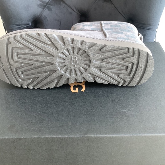 Ugg mini boots - Picture 7 of 7